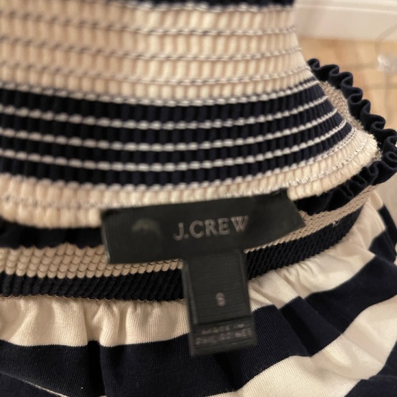 Above the knee dress, off-shoulder look, with ties on sleeves - Picture 2 of 2